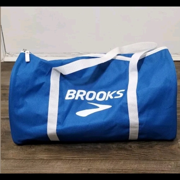 brooks gym bag